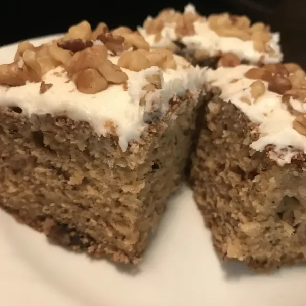 banana cake with vanilla frosting